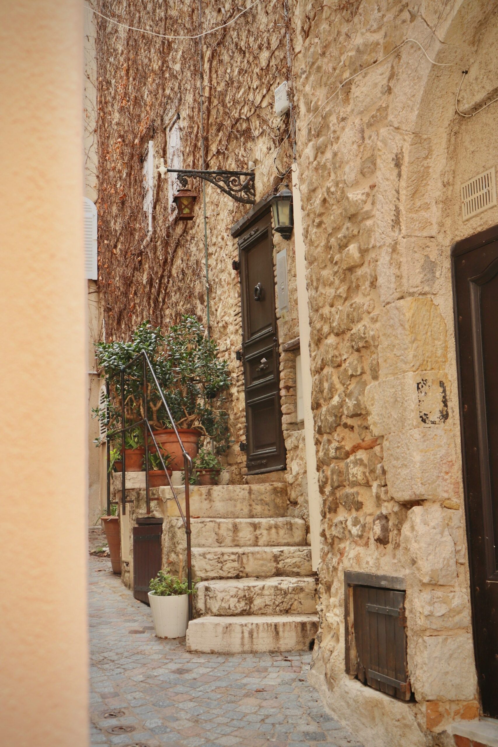 small french cobblestone road